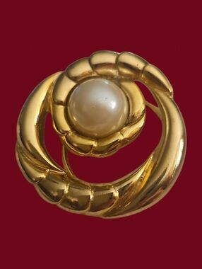 Vintage Swirl Pearl Scarf Clip